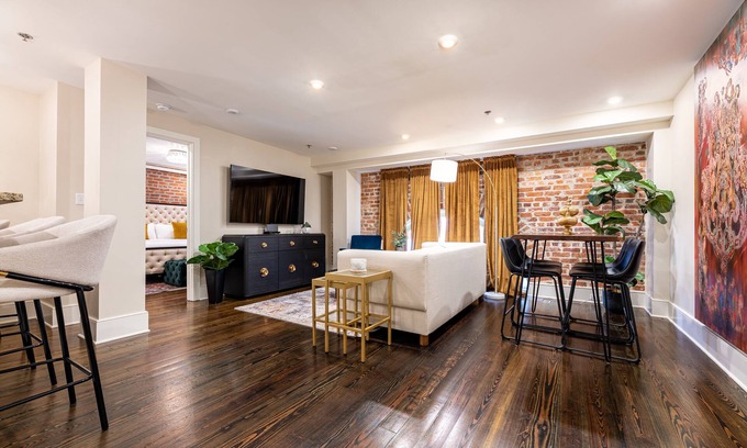 French Quarter Apartment | The Saint - Historic FQ Apt. - 60 Day Min. Rental