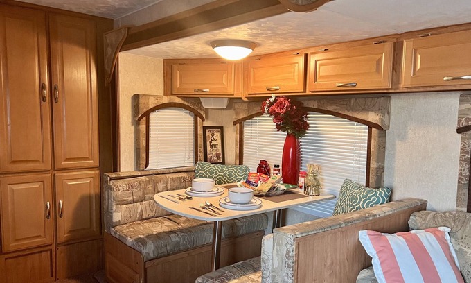 Hemet House | The “SALEM” Hidden Gem, 5 beds / 2 Bd, Vacation RV