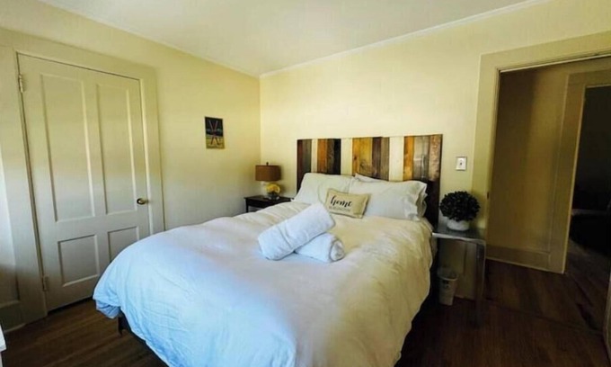 Old North End Apartment | The Sanctuary: 3 Bedrooms, Easy Walking, +Parking!nn