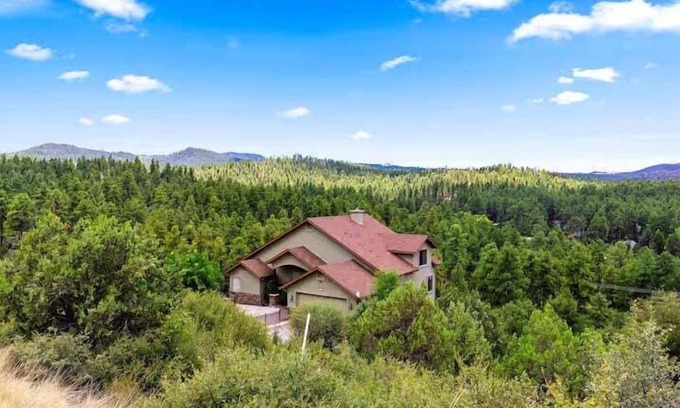 Williamson House | The Sanctuary at Prescott-Downtown-Hot Tub & Views