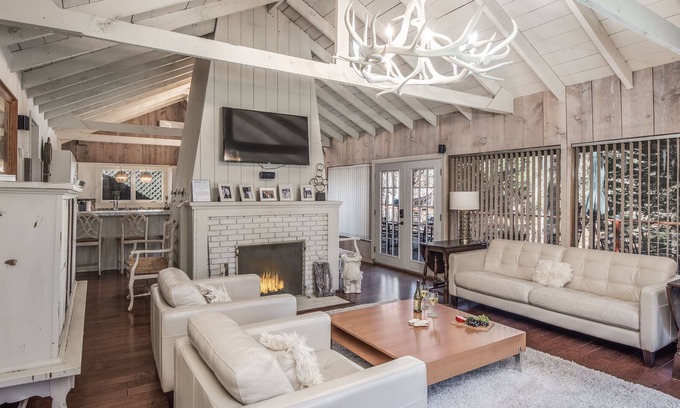 Ruidoso Cabin | The Sanctuary at Ruidoso | River View, Fireplace!