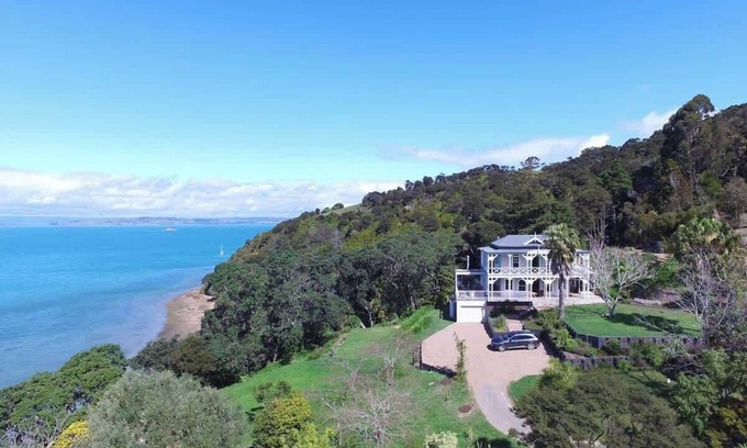 Oneroa House | The Sanctuary | Stay Waiheke