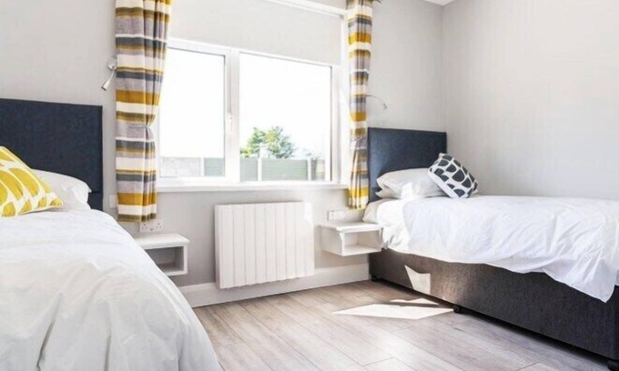 Tramore Apartment | The Sand Dunes Room (@BurrowLodge)