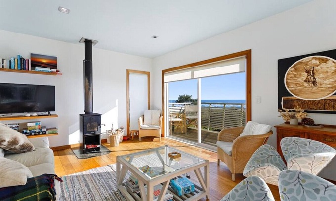 Waiotahi House | The Sandcastle, Waiotahe Beach