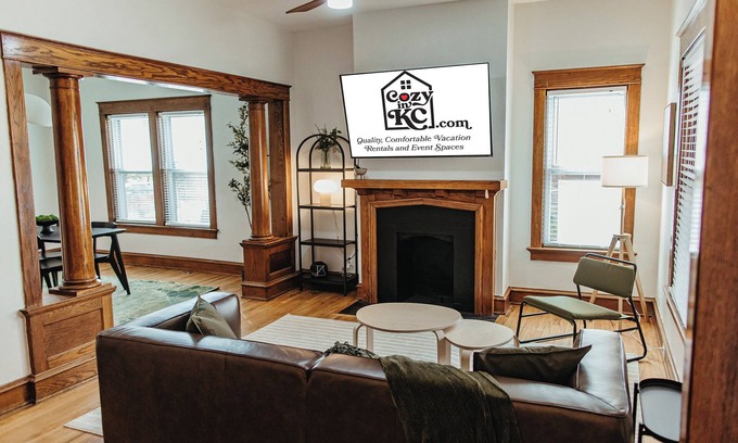 Hanover Place Apartment | The Sandstone - Monthly Retreat in Heart of Kansas City