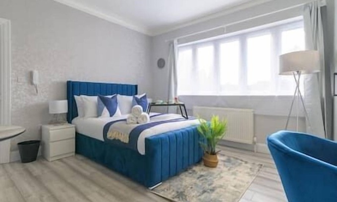 Kenton West House | The Sapphire Room