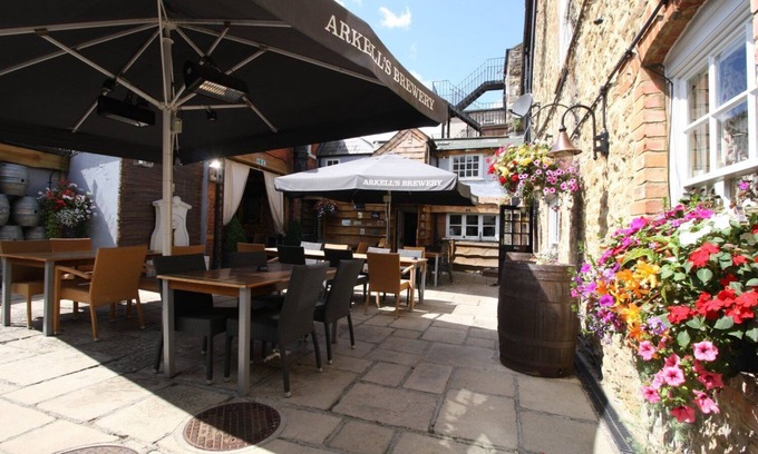 Highworth Hotel | The Saracens Head Hotel