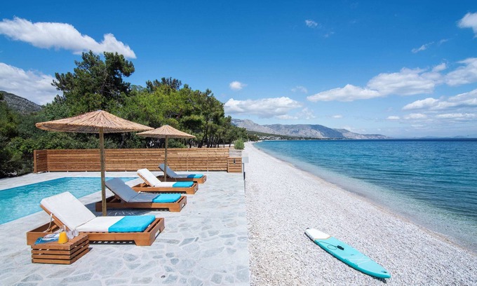 Agii Theodori House | The Saronic Villa - Jungle on the sea