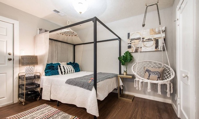 College Station House | The SASSY Studio~two blocks from Texas A&M Campus!