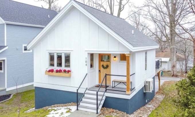 Winona Lake Cottage | The Scandihaus Cottage 2BED/2.5 bathnWalk to the lake. Stay for the vibe