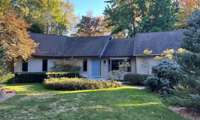 Midland House | The Scandinavian Chalet - Tranquility in Town