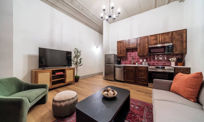 Sedalia Apartment | The Scarlet Suite - Luxury 2-bedroom Apartment in Downtown Sedalia
