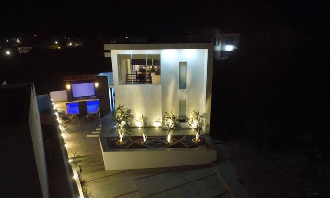 San Carlos House | The Scenery, cinema ocean view and pool bar.