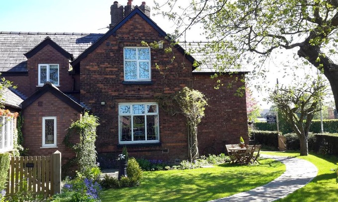 Stretton Bed & Breakfast | The School House