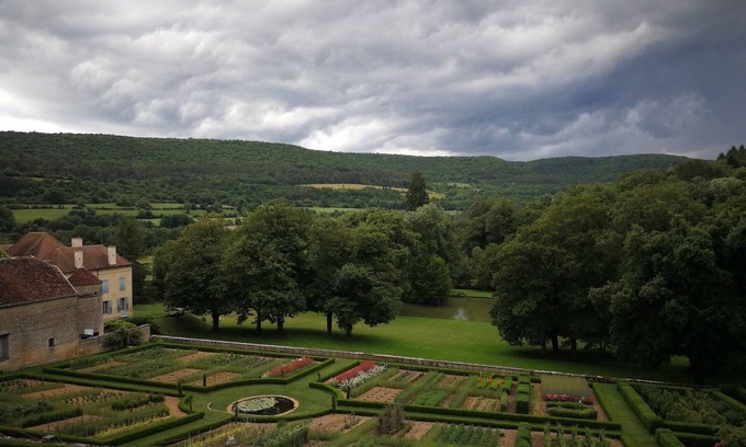 Barbirey-sur-Ouche House | "the School" with a unique view of the Garden and the Chateau