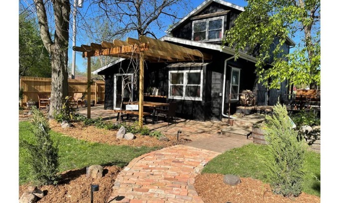 Graymont House | The Schoolhouse Cabin - Hot Tub and Game Room!