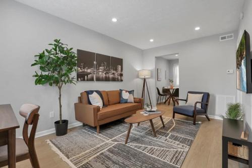 Downtown Columbus Apartment | The Schumacher Townhouse - 2 BR