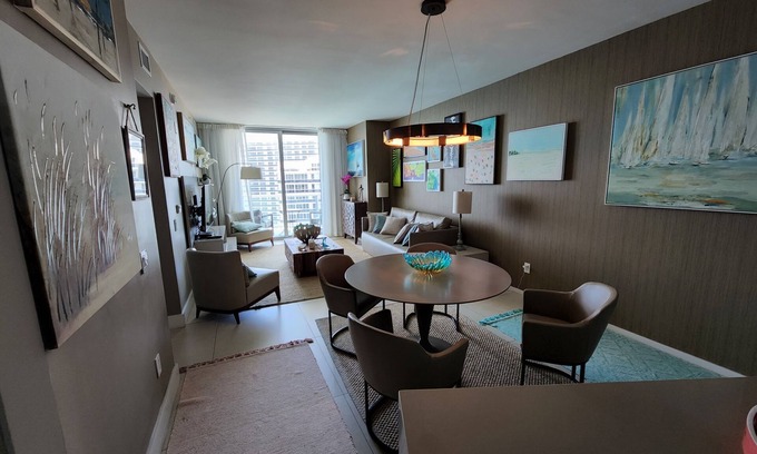 Seybold Apartment | The Sea and the City merge in all dreams