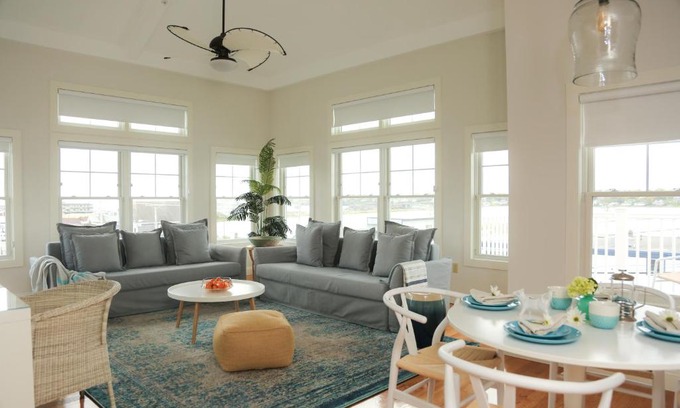 Newport East Hotel | The Sea Breeze Inn