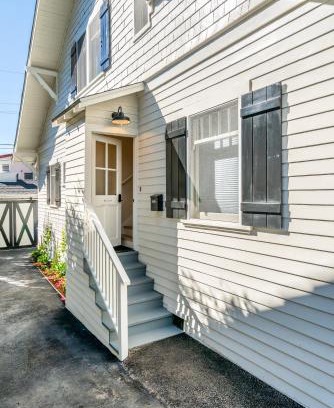 East Beach House | The Sea Captains Loft by Paradise Retreats