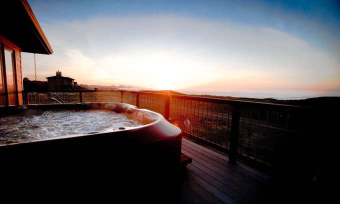 Fort Bragg House | The Sea Sanctuary - Beachfront Stunning Newer Home - Hot Tub