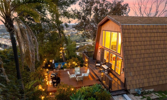 Mission Valley East House | The SeaBarn: Stargazing Hot Tub & Vista Views
