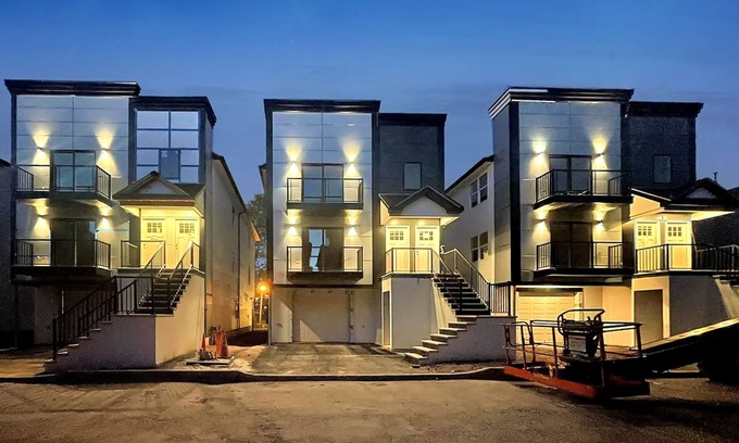 Elizabeth Condo | The Seaport Dwelling Modern Family Home Near Airport & New York City