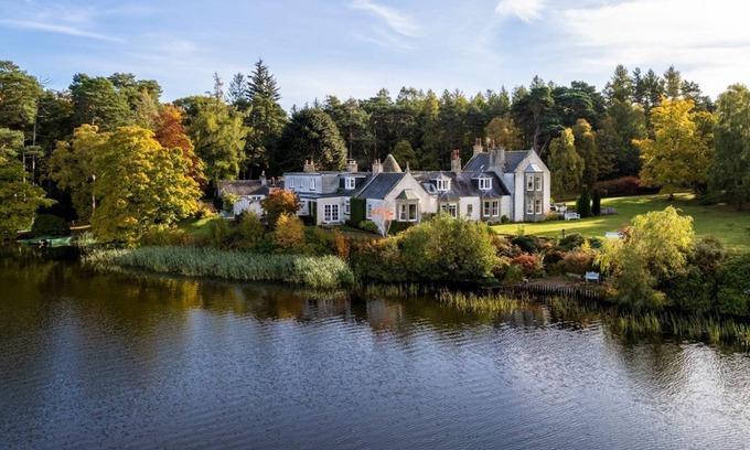 Elgin Villa | The Secret Loch - Six Bedroom Villa, Sleeps 12