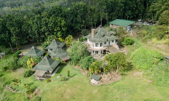 Holualoa House | The Secret Manor - artFULL living in Kona Coffee Country