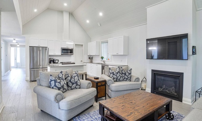 Minett House | The Segwun Cottage (#21)