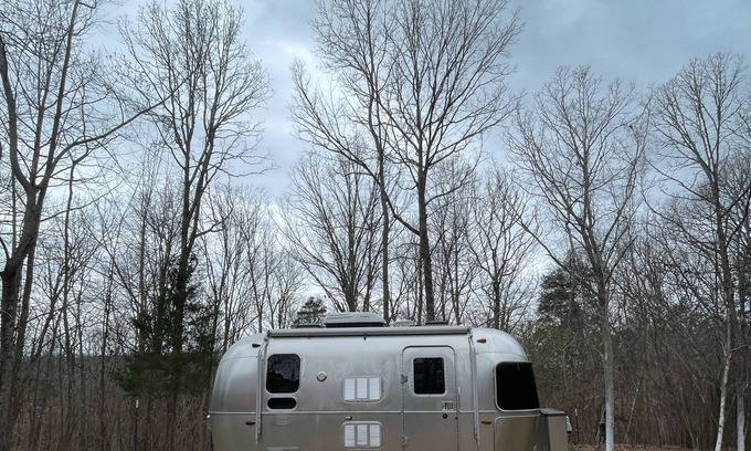 Parsons House | The Self-cAIRSTREAM near TN River