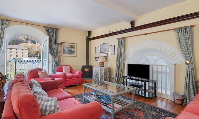 Fishguard Cottage | The setting is peaceful yet never far from the sea.