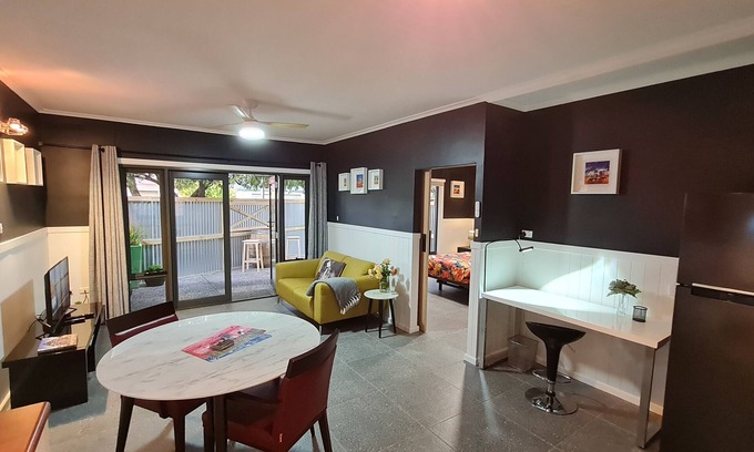 Port Pirie South Apartment | The Settler - Stylish One Bedroom Living
