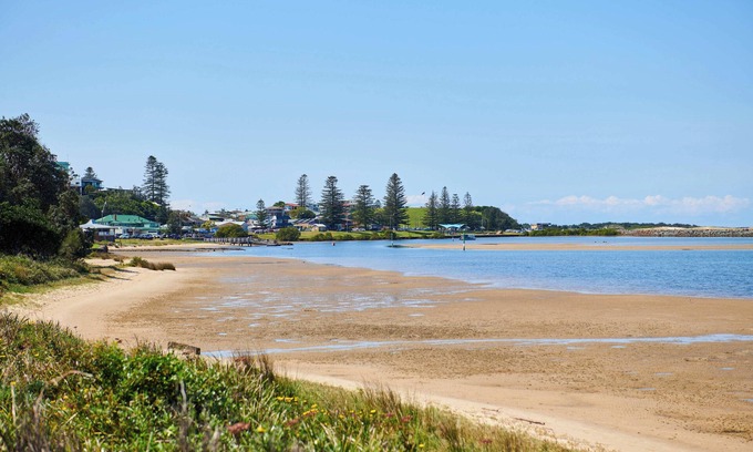 Harrington House | The Shack at Harrington - Minutes walk to local pub, club, cafe, shops.