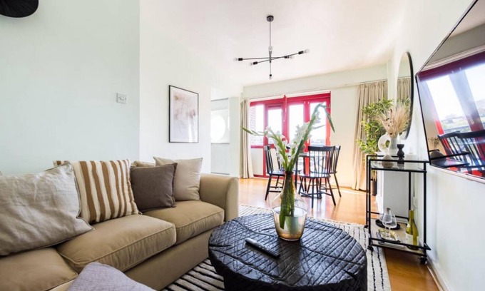 Wapping House | The Shadwell Secret - Contemporary 4BDR House