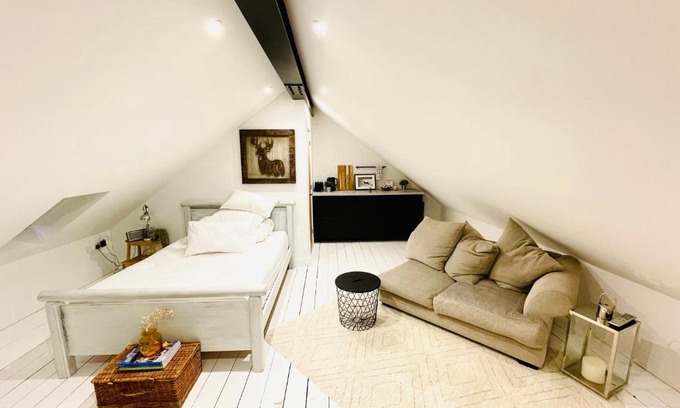 Wooburn Moor House | The Shed -an inspirational studio in the Chilterns