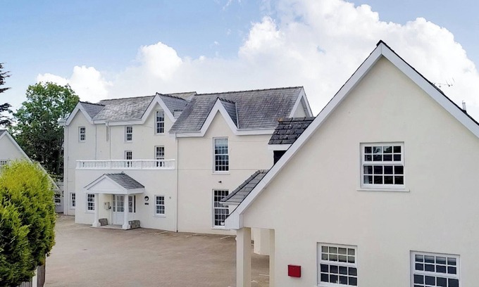 Tenby Cottage | THE SHELL AT THE HIDEAWAY, family friendly in Tenby