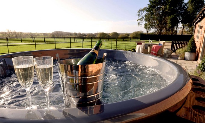 Quedgeley House | The Shooting Lodge at Mount Pleasant Barns by Interhome
