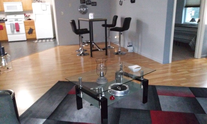 Keosauqua Apartment | "THE SHOP" retro 60's