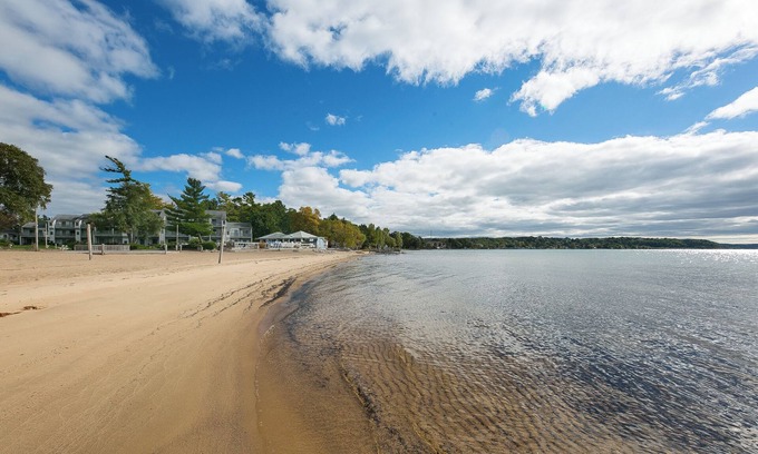 Acme Resort | The Shores Resort