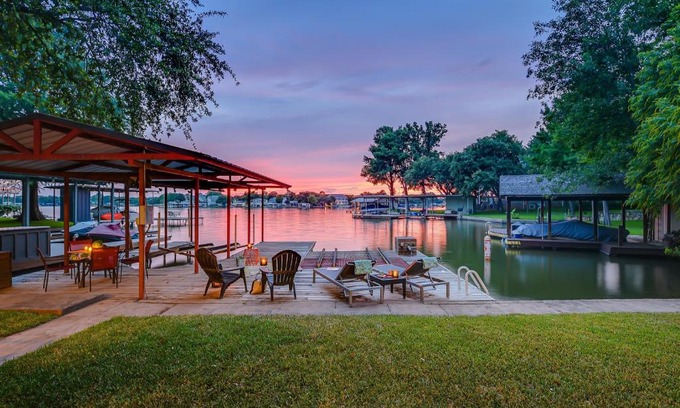 Granite Shoals House | The Shorewood Lakeside Oasis, Pet-Friendly Getaway
