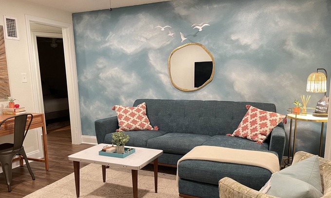 Murray Hill Apartment | The Sky on Post. Walkable, Spotless & Trendy