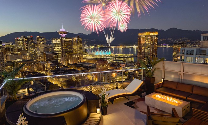 Central Condo | The Skydeck Penthouse - Panoramic Hot Tub Views