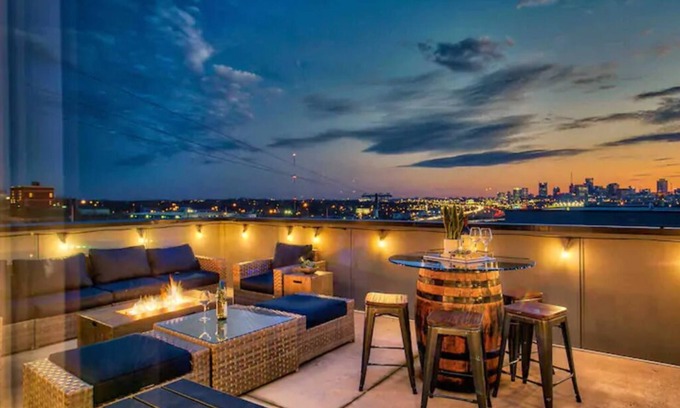 Katie Hill Neighborhood House | The Skyline ⁞ Rooftop·Fire Pit ⁞ 5min 2 DT