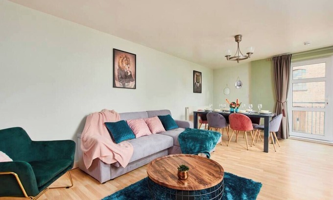 Sneinton Condo | The Sleek Nottingham Gem with Balcony