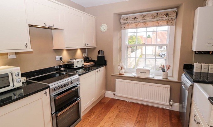 Kirkbymoorside Cottage | THE SMITHY, family friendly, with a garden in Kirkbymoorside