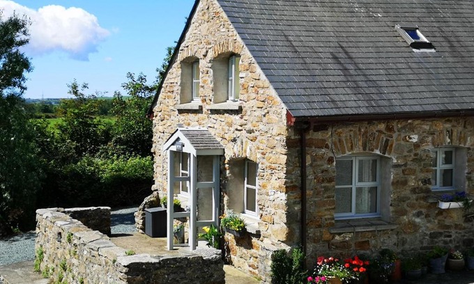 Rhosybol House | The Smithy