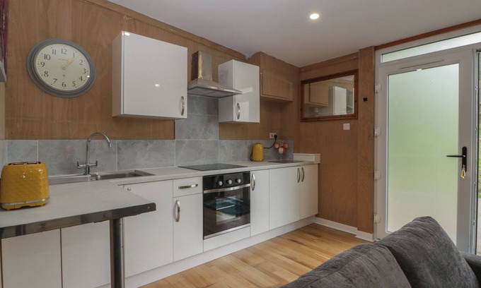 St. Brides Netherwent Cottage | The Snug
