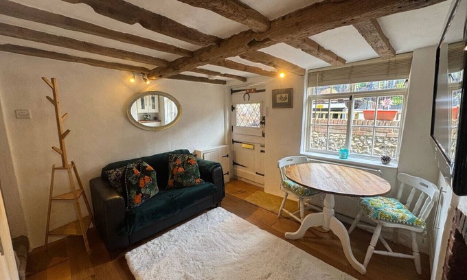Henley-on-Thames House | The Snug in the centre of Henley