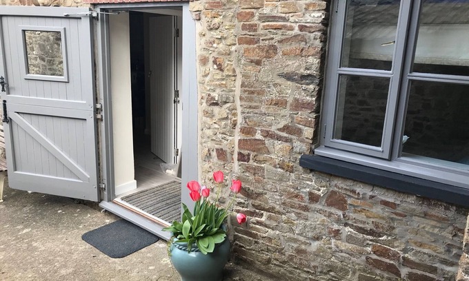 Eastleigh Cottage | The Snug - lovely one bedroomed cottage